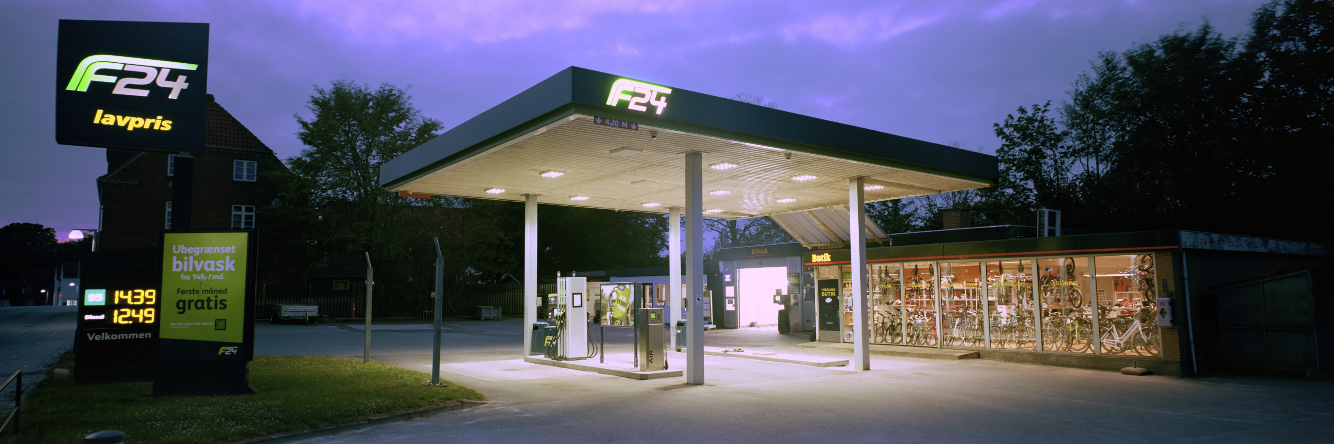 6x17 panoramic photograph of a F24 gas station and bike shop combination in Tranebjerg, Samsø, Denmark