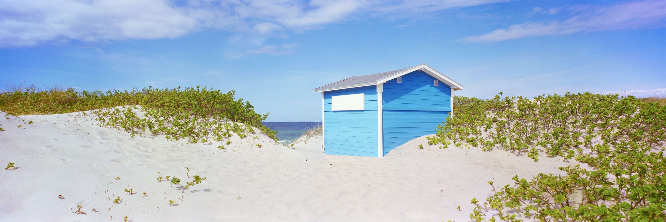 6x17 panoramic photograph of a beach hut in Tisvildeleje, Denmark